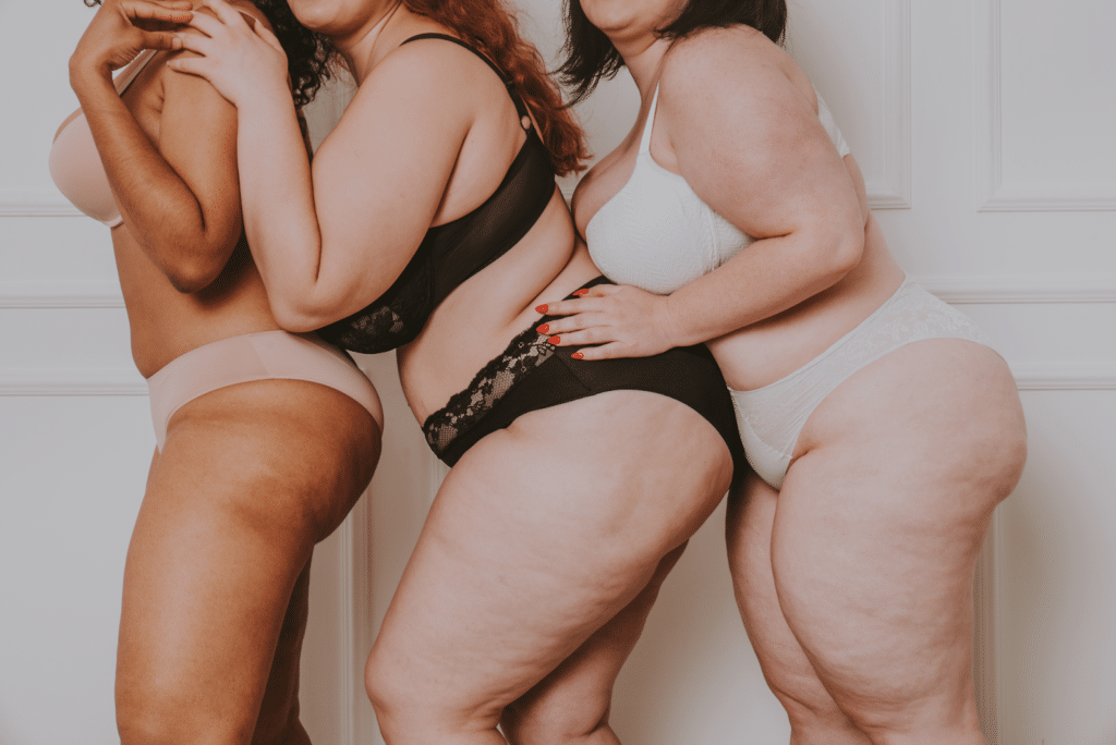 Three woman in a line 1024x684