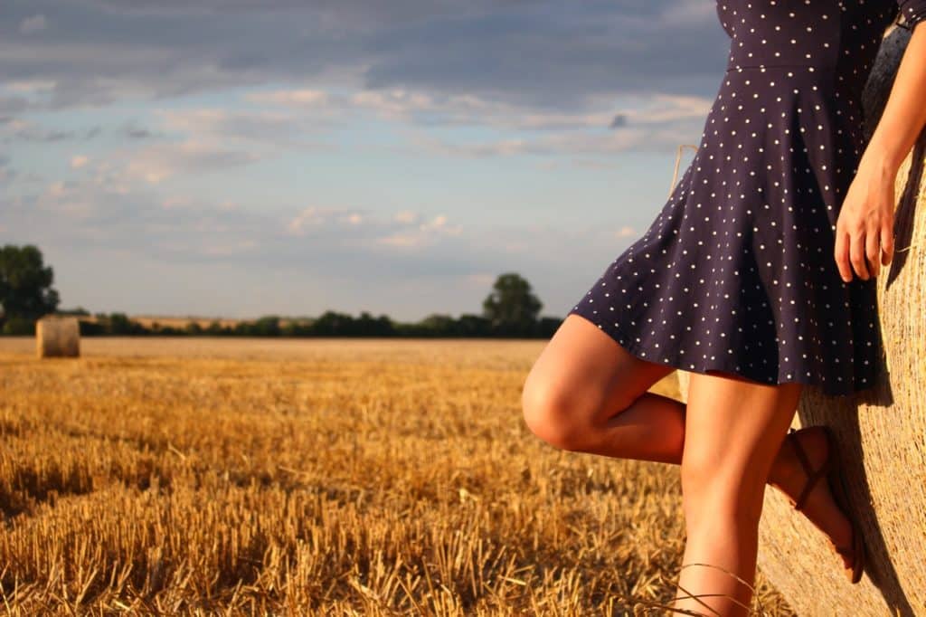 woman standing in a field 257849 1024x682